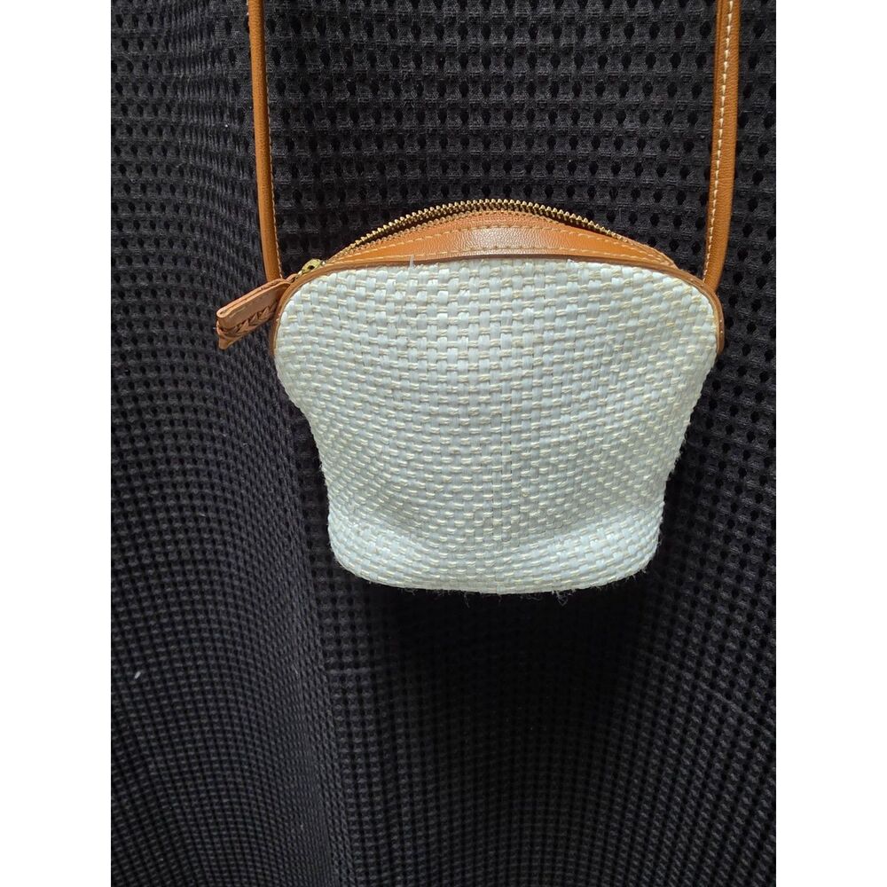 Liz Claiborne woven crossbody purse - Picture 2 of 8